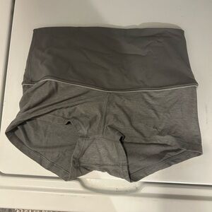 Lululemon Wunder Under Booty Shorts Sz 6